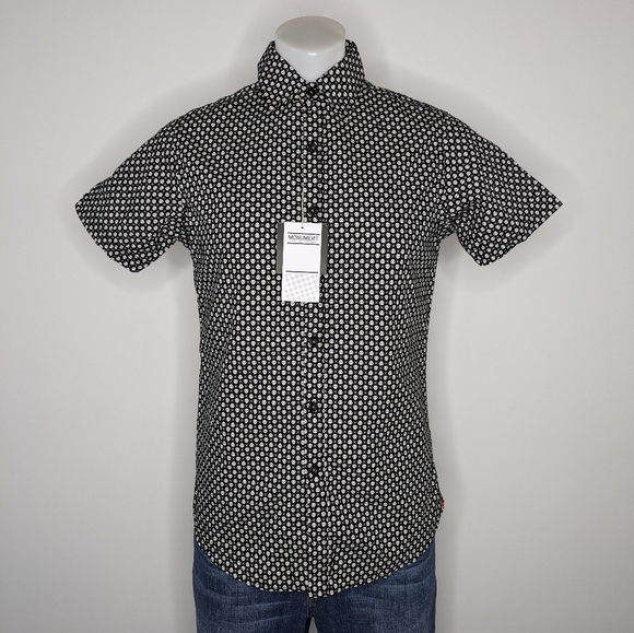 ✨3/$15 NWT Monument black white Halloween skull short sleeve button up S - Picture 1 of 8